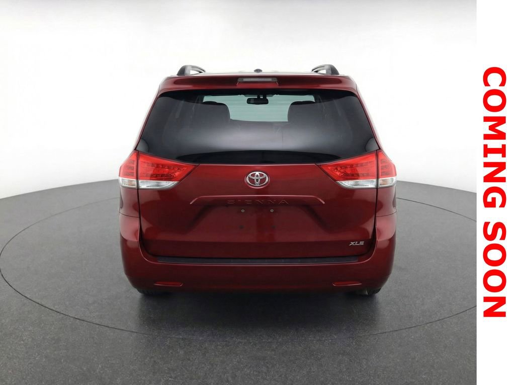 Used 2013 Toyota Sienna XLE image 9