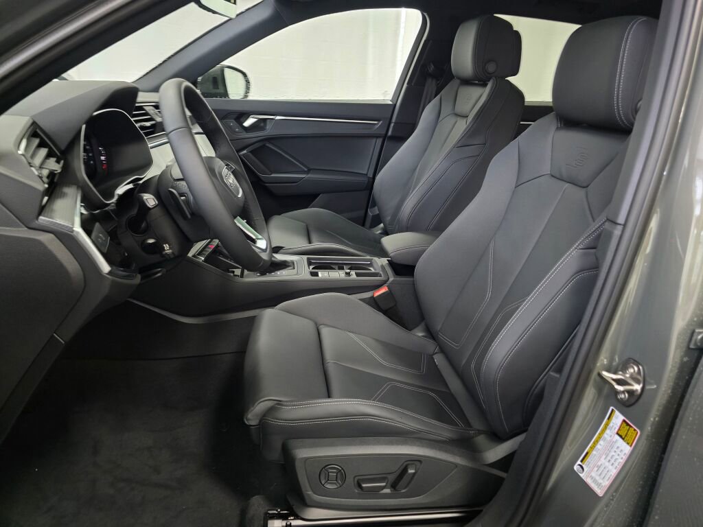New 2025 Audi Q3 2.0T Premium image 13