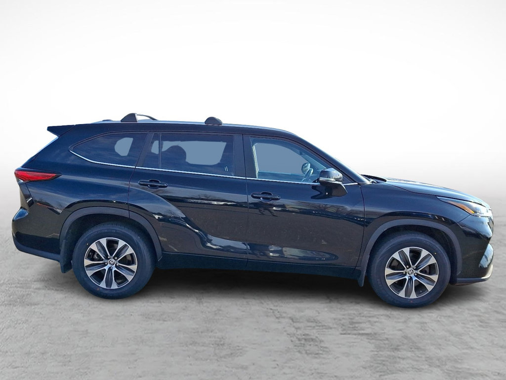 Used 2023 Toyota Highlander XLE image 6