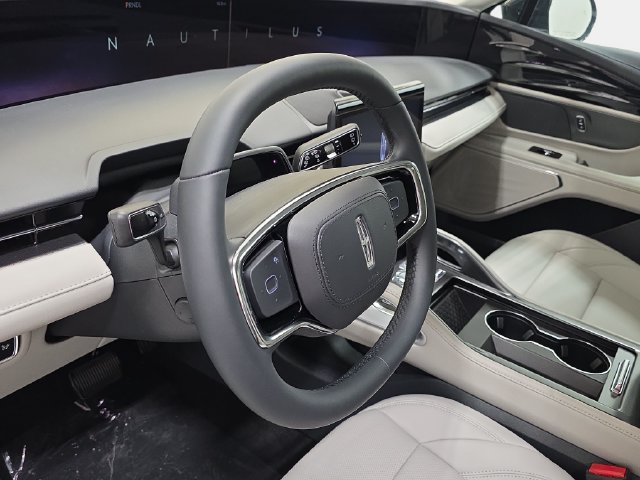New 2026 Lincoln Nautilus Premier AWD/4WD image 12