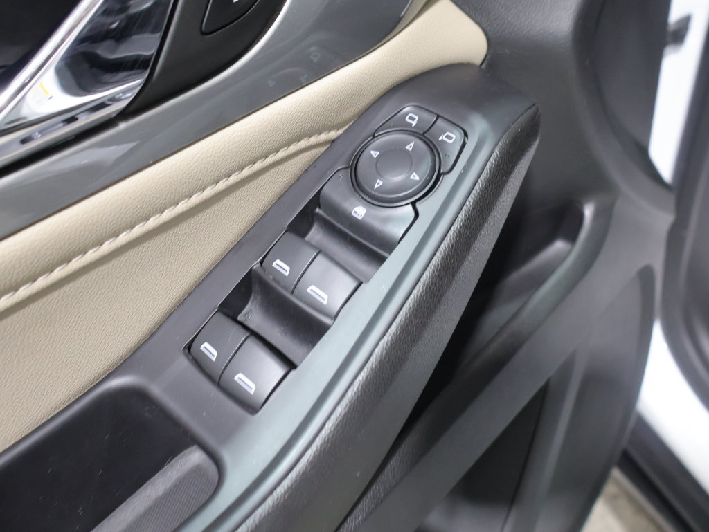 Used 2022 Chevrolet Traverse LS AWD/4WD image 13