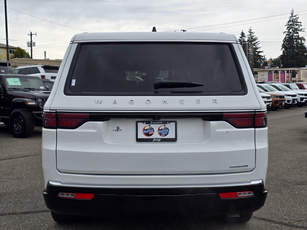 Used 2024 Jeep Wagoneer L Series II w/ Flexible Seating Group AWD/4WD image 7