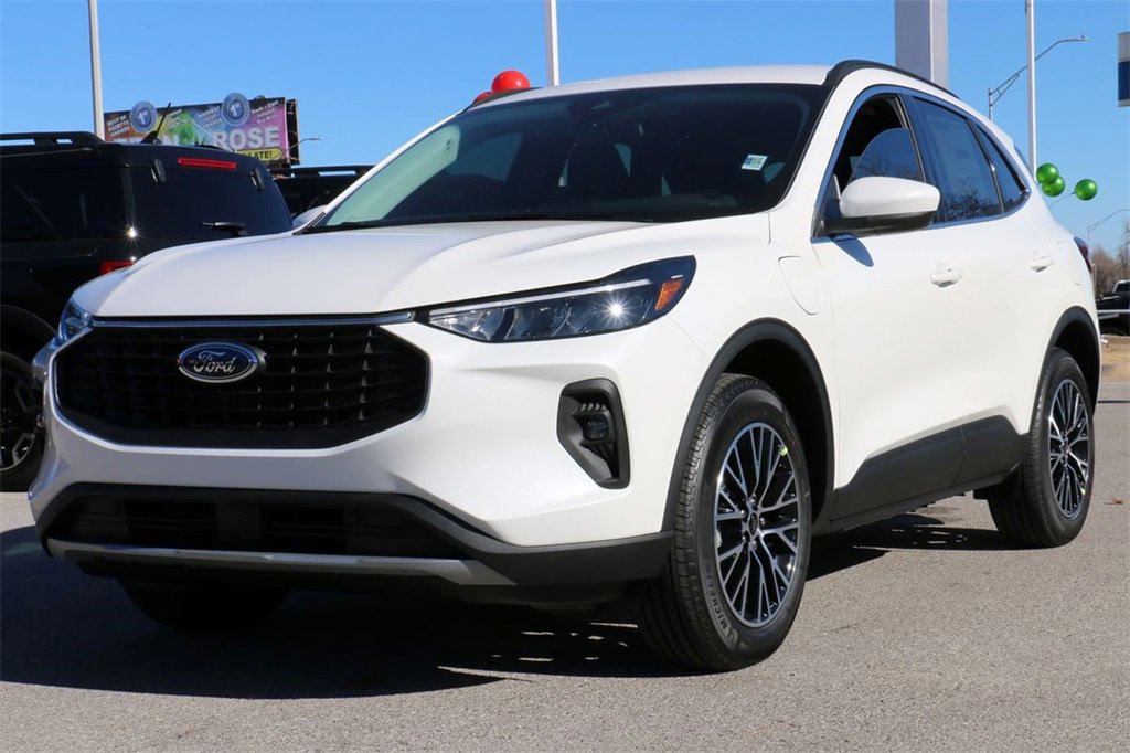 New 2025 Ford Escape SE