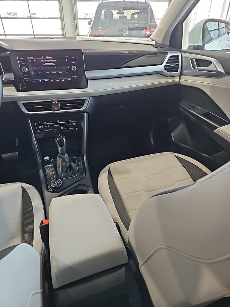 New 2026 Volkswagen Taos SE image 23