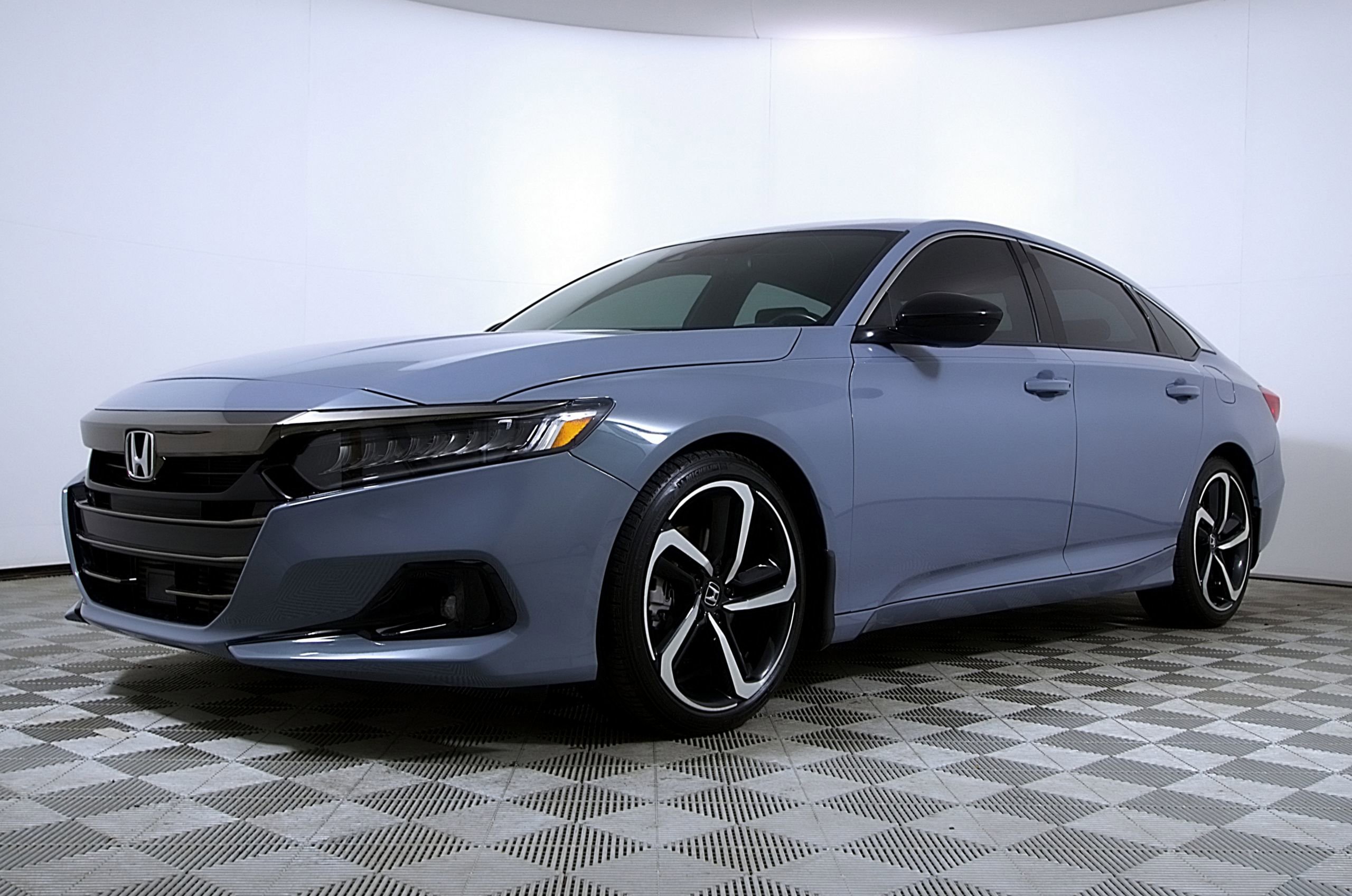Used 2022 Honda Accord Sport image 2