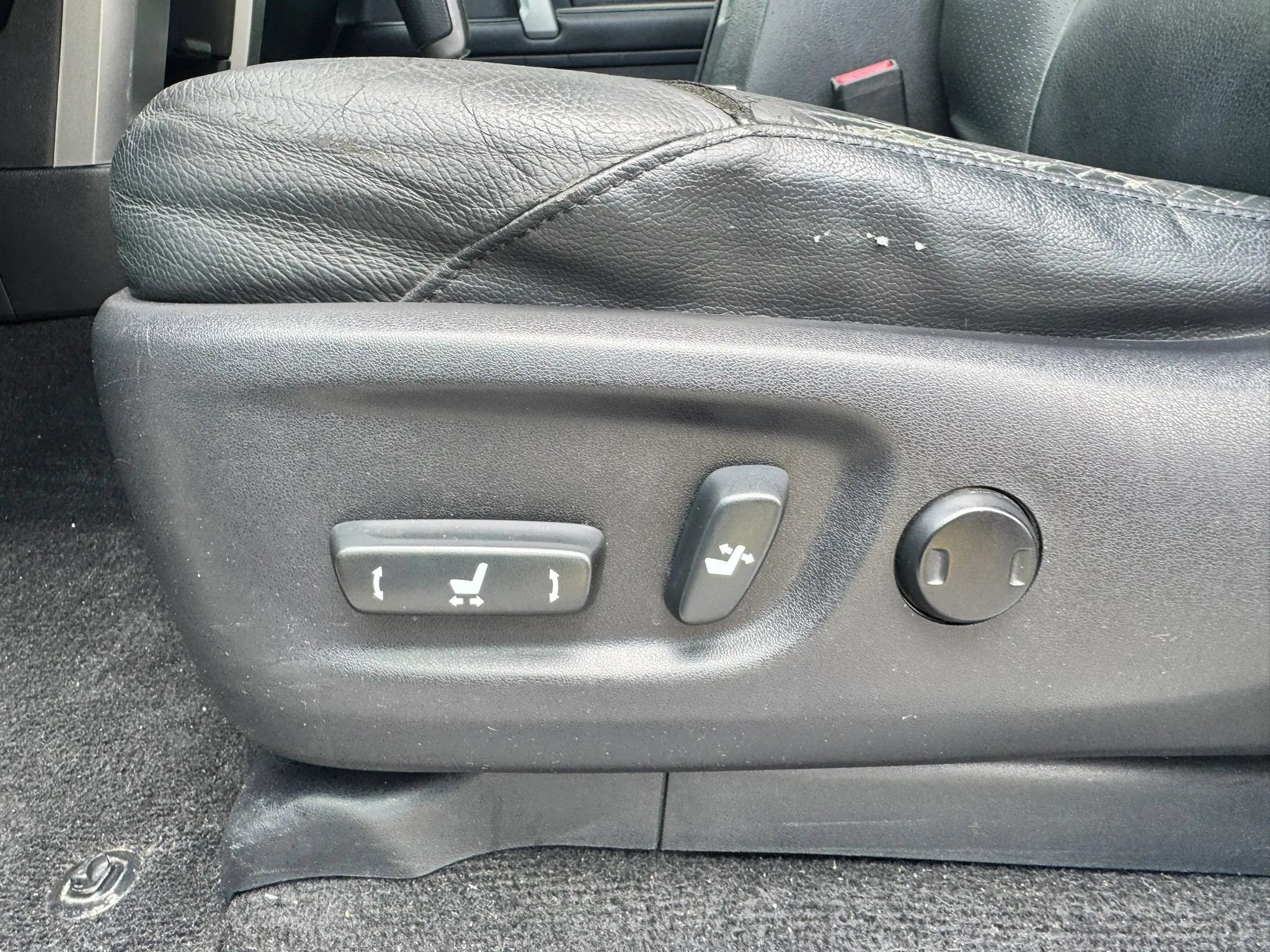 Used 2013 Toyota 4Runner Limited AWD/4WD image 33