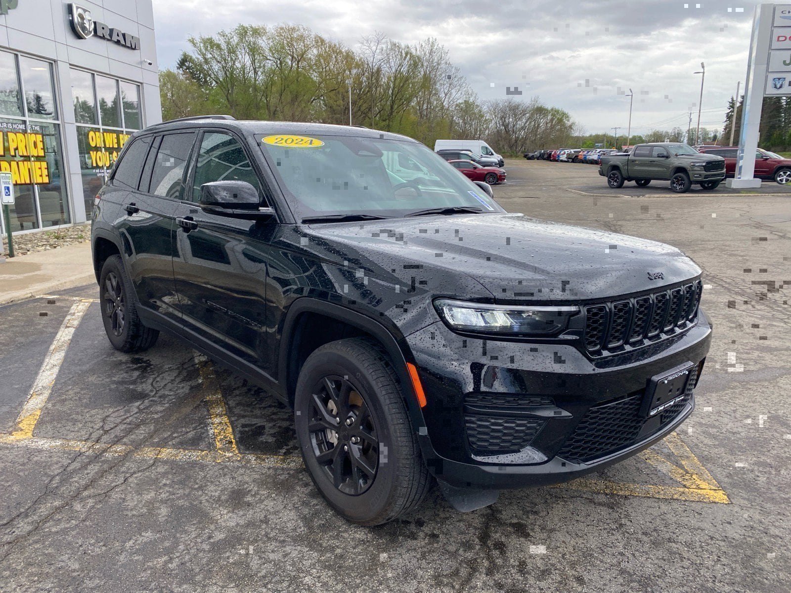 Used 2024 Jeep Grand Cherokee Altitude AWD/4WD image 7