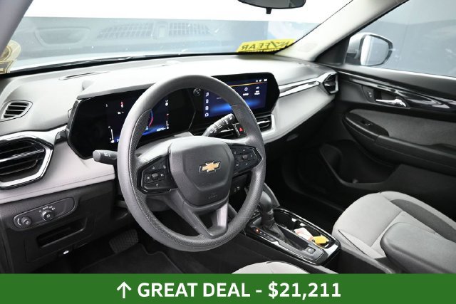 Used 2025 Chevrolet TrailBlazer LT AWD/4WD image 21