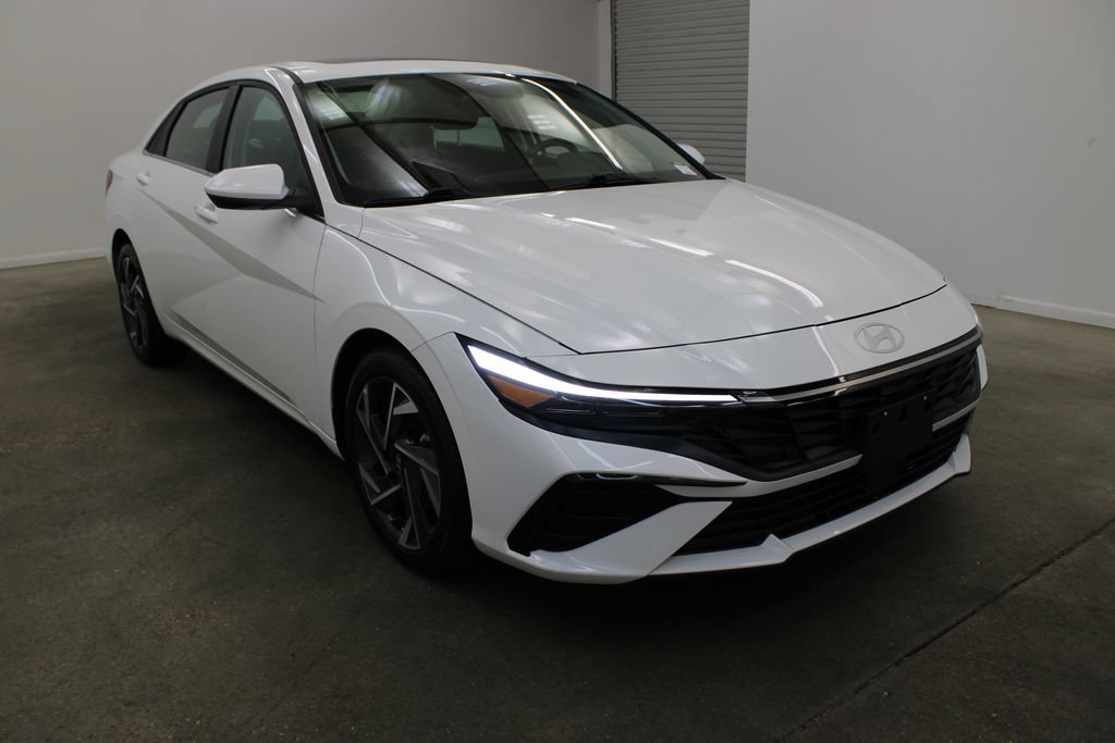 Used 2025 Hyundai Elantra SEL FWD image 6