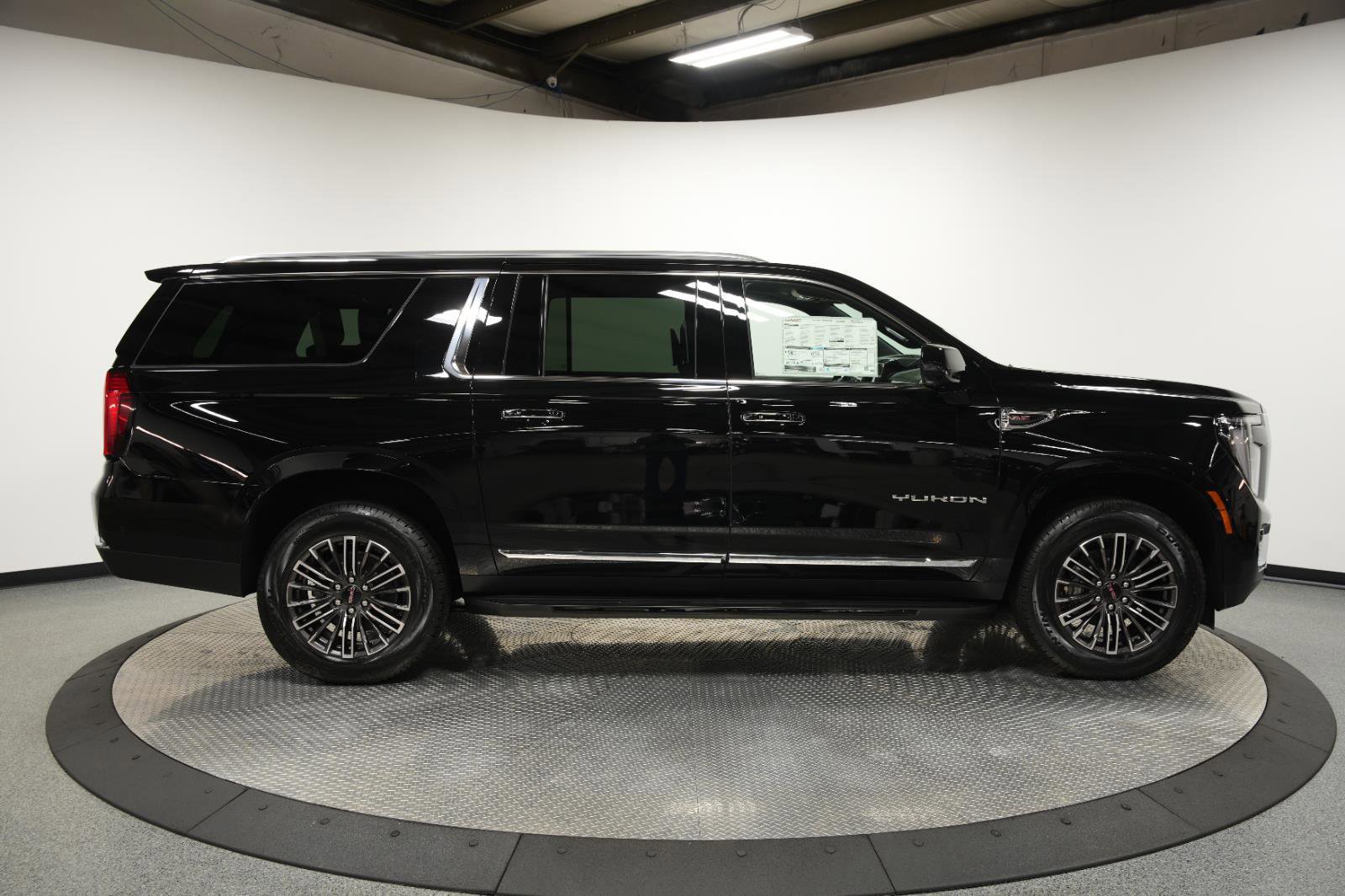 New 2026 GMC Yukon XL Elevation w/ Elevation Premium Package AWD/4WD image 9