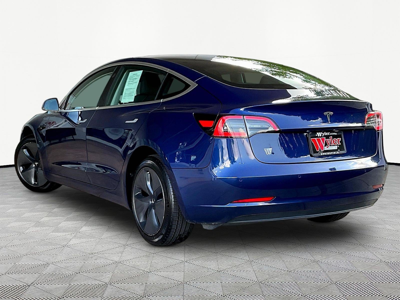 Used 2020 Tesla Model 3 Standard Range Plus RWD image 4