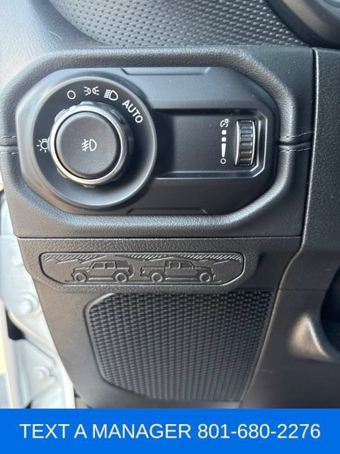 Used 2024 Jeep Wrangler Unlimited Rubicon AWD/4WD image 16