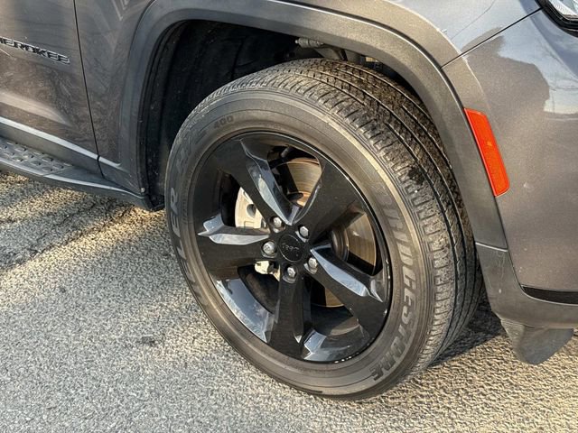 Used 2023 Jeep Grand Cherokee L Laredo image 7