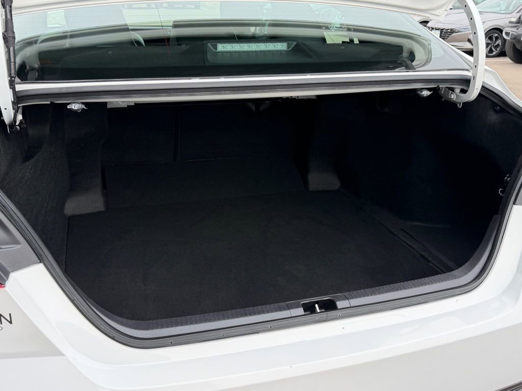 Used 2025 Toyota Camry SE image 9