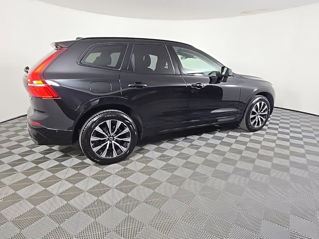 Certified 2023 Volvo XC60 B5 Plus w/ Climate Package image 4