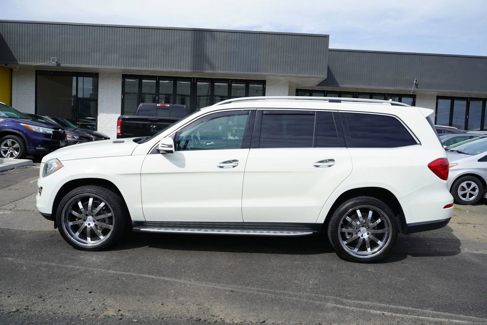 Used 2013 Mercedes-Benz GL 320 BlueTEC 4MATIC image 2