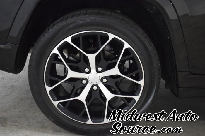 Used 2024 Jeep Grand Cherokee Summit image 9