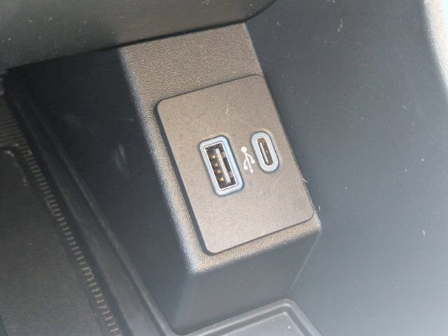 Used 2024 Ford Edge Titanium image 19