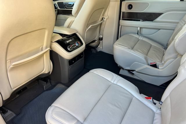Used 2019 Lincoln Navigator Select w/ Technology Package RWD image 13