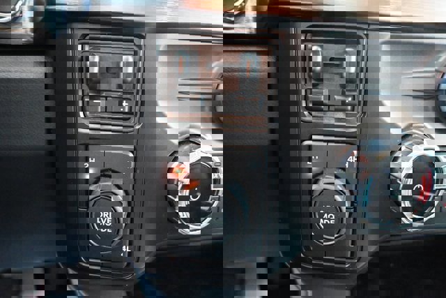 Used 2024 Ford F350 Lariat w/ Chrome Package image 34