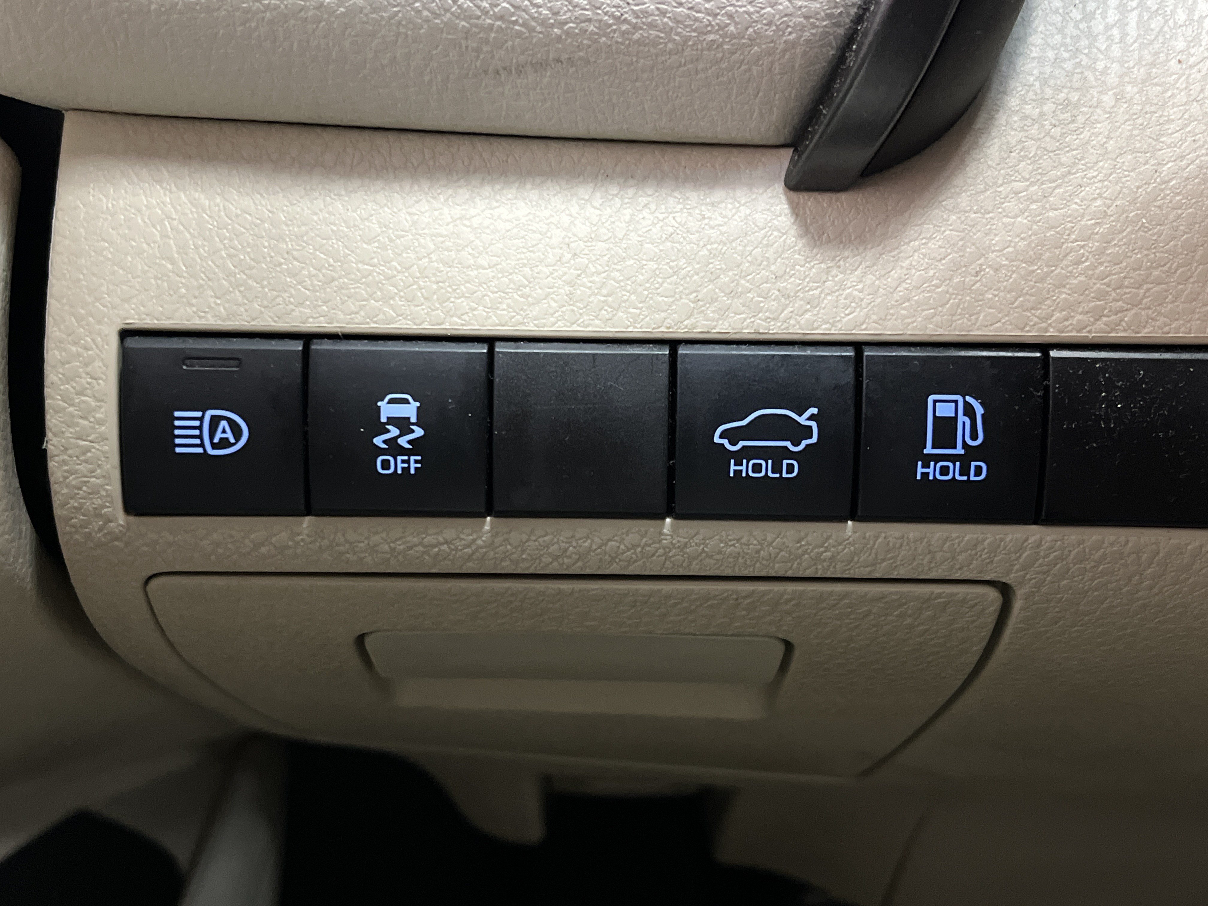Used 2019 Toyota Camry LE FWD image 11
