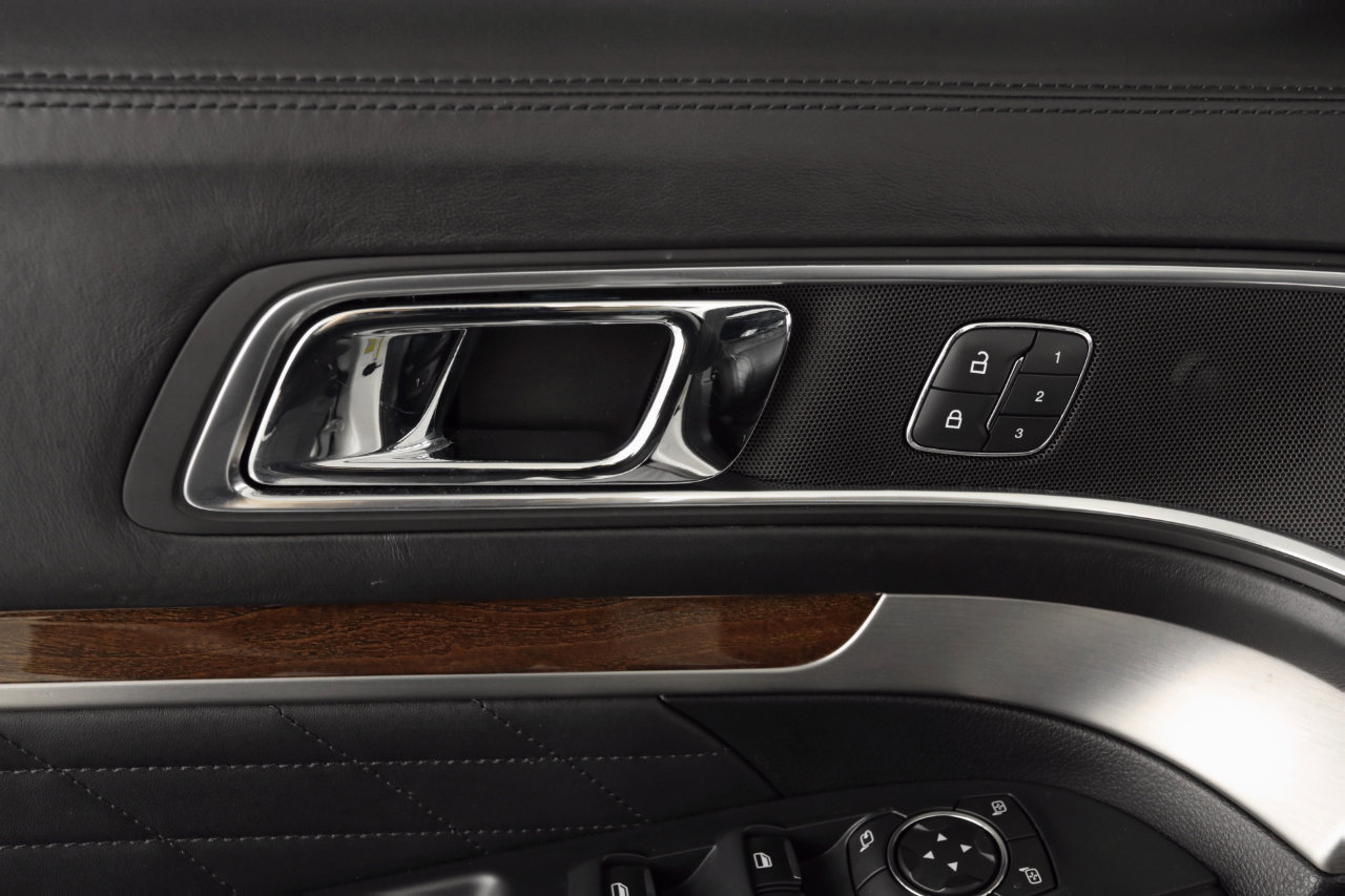 Used 2018 Ford Explorer Platinum image 31