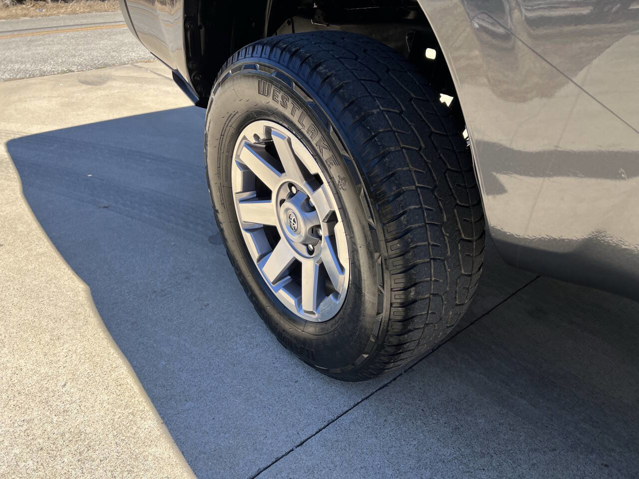 Used 2017 Toyota Tacoma SR image 34