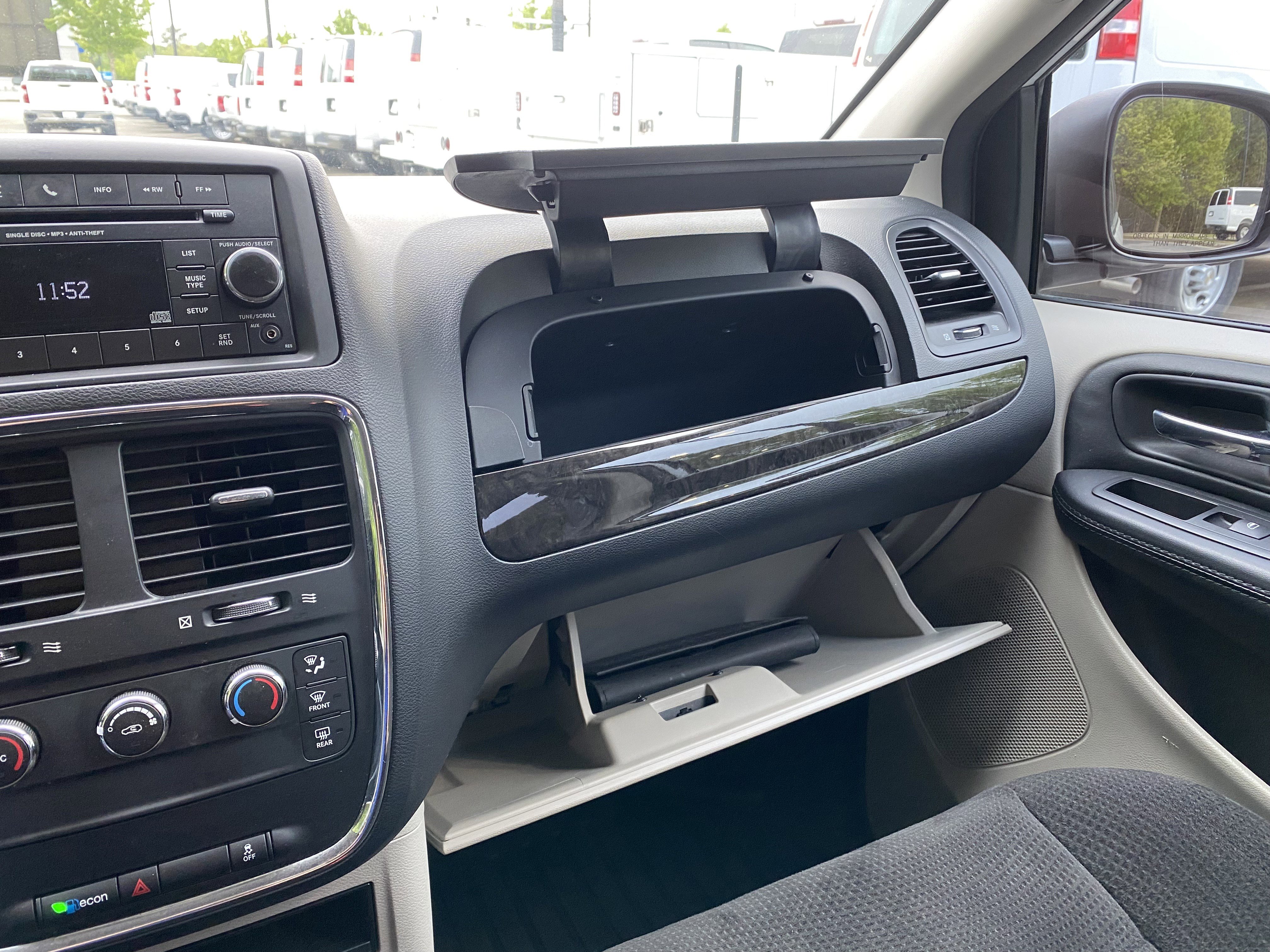 Used 2016 Dodge Grand Caravan American Value Package w/ UConnect Hands-Free Group image 29