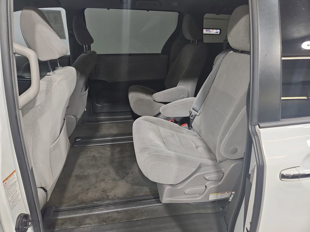 Used 2019 Toyota Sienna LE w/ LE Preferred Package FWD image 24