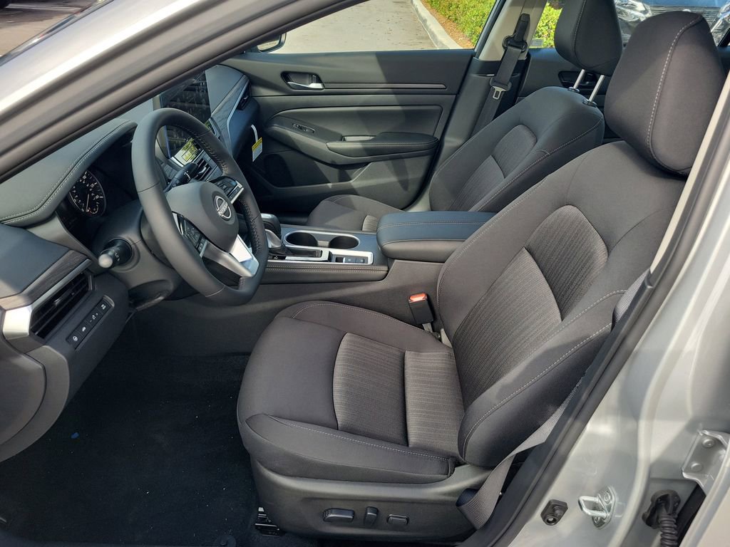 Used 2025 Nissan Altima 2.5 SV w/ SV Premium Package image 14
