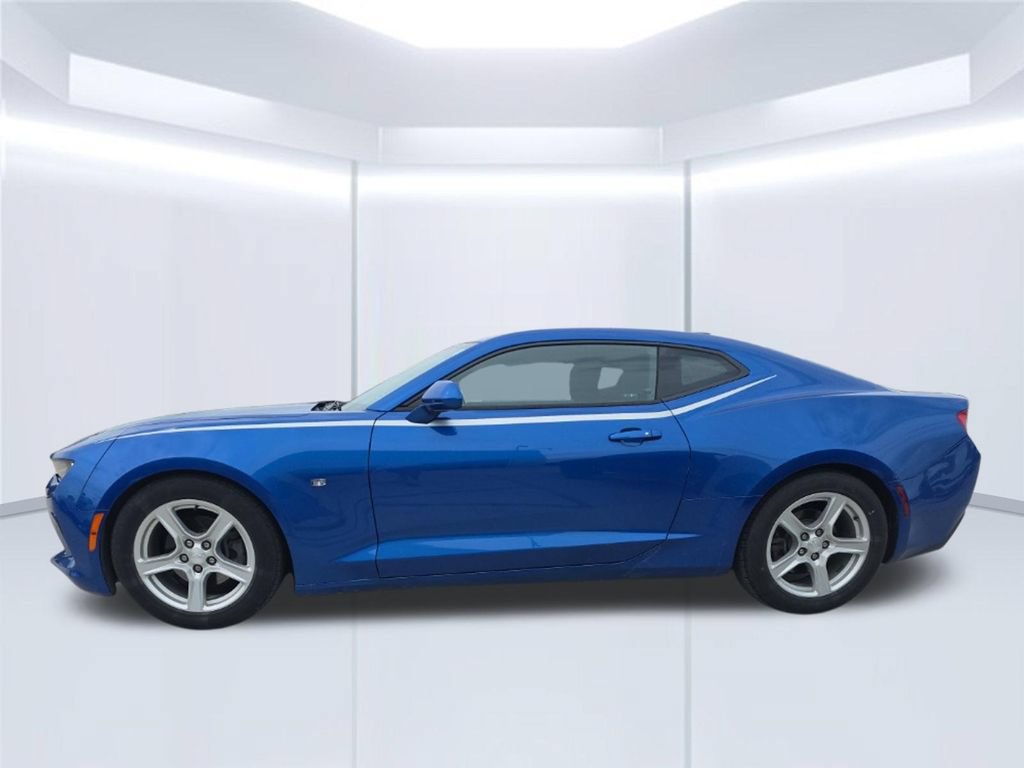 Used 2018 Chevrolet Camaro LT RWD image 2