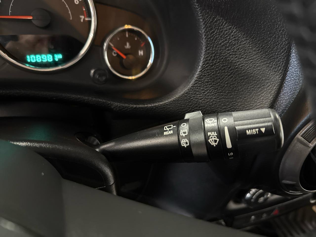 Used 2018 Jeep Wrangler Unlimited Sport w/ Connectivity Group image 14