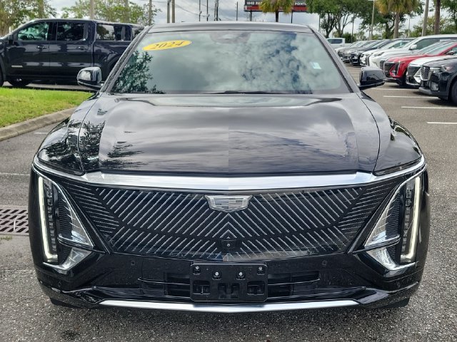 Certified 2024 Cadillac Lyriq Luxury AWD/4WD image 8