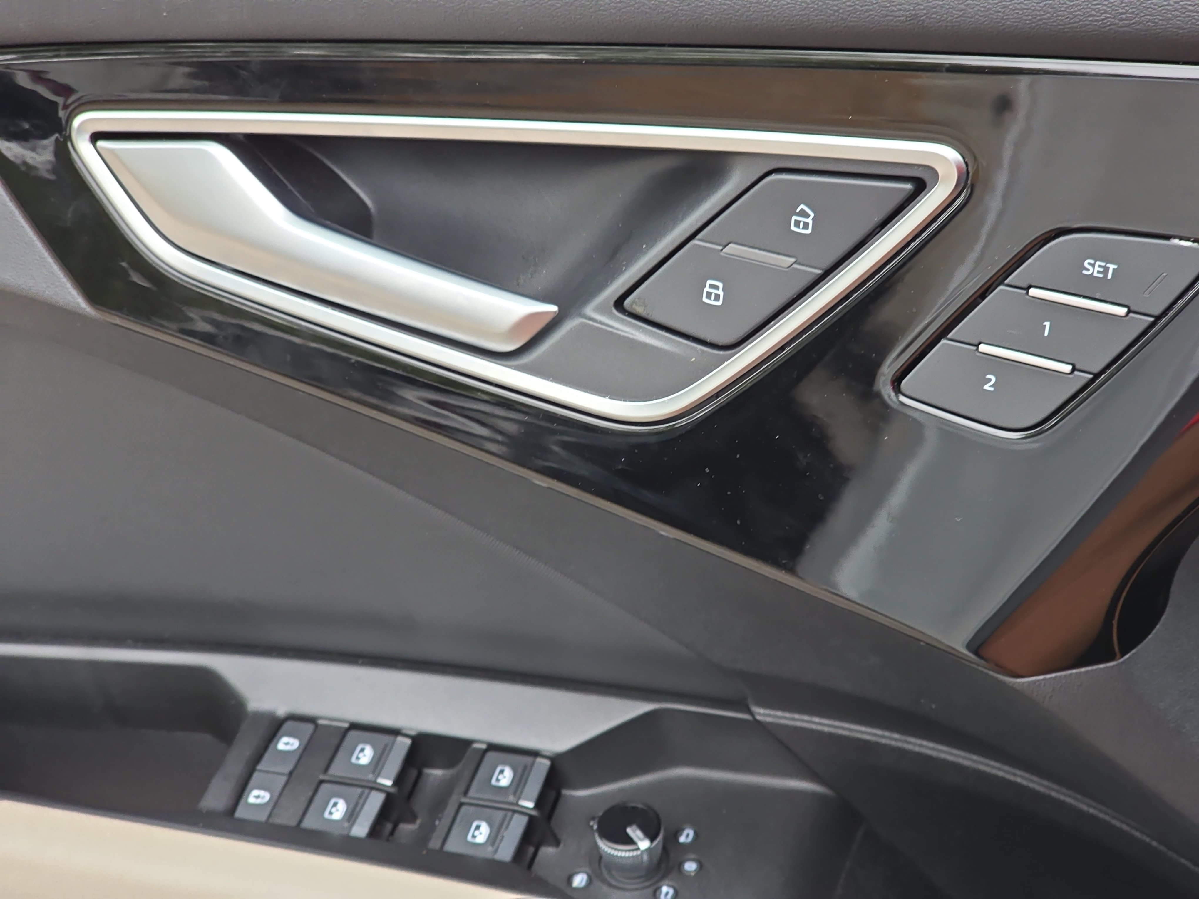 Used 2022 Audi Q4 e-tron Prestige AWD/4WD image 29
