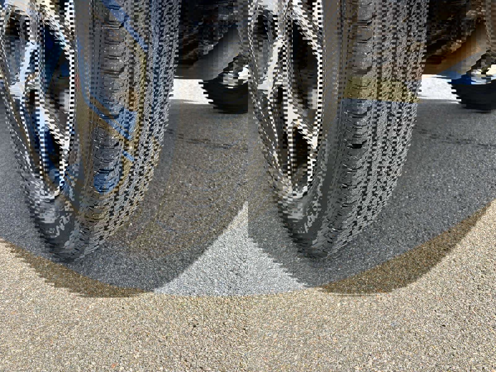 Used 2025 Jeep Compass Limited image 32