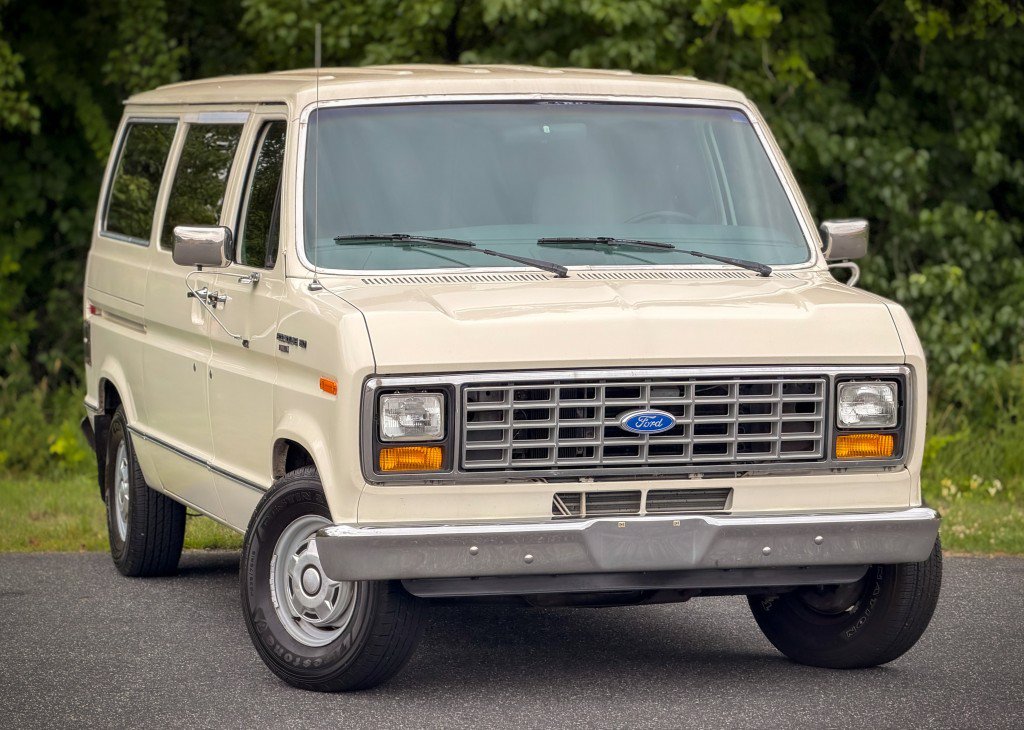 Used 1990 Ford E-150 and Econoline 150 RWD image 5
