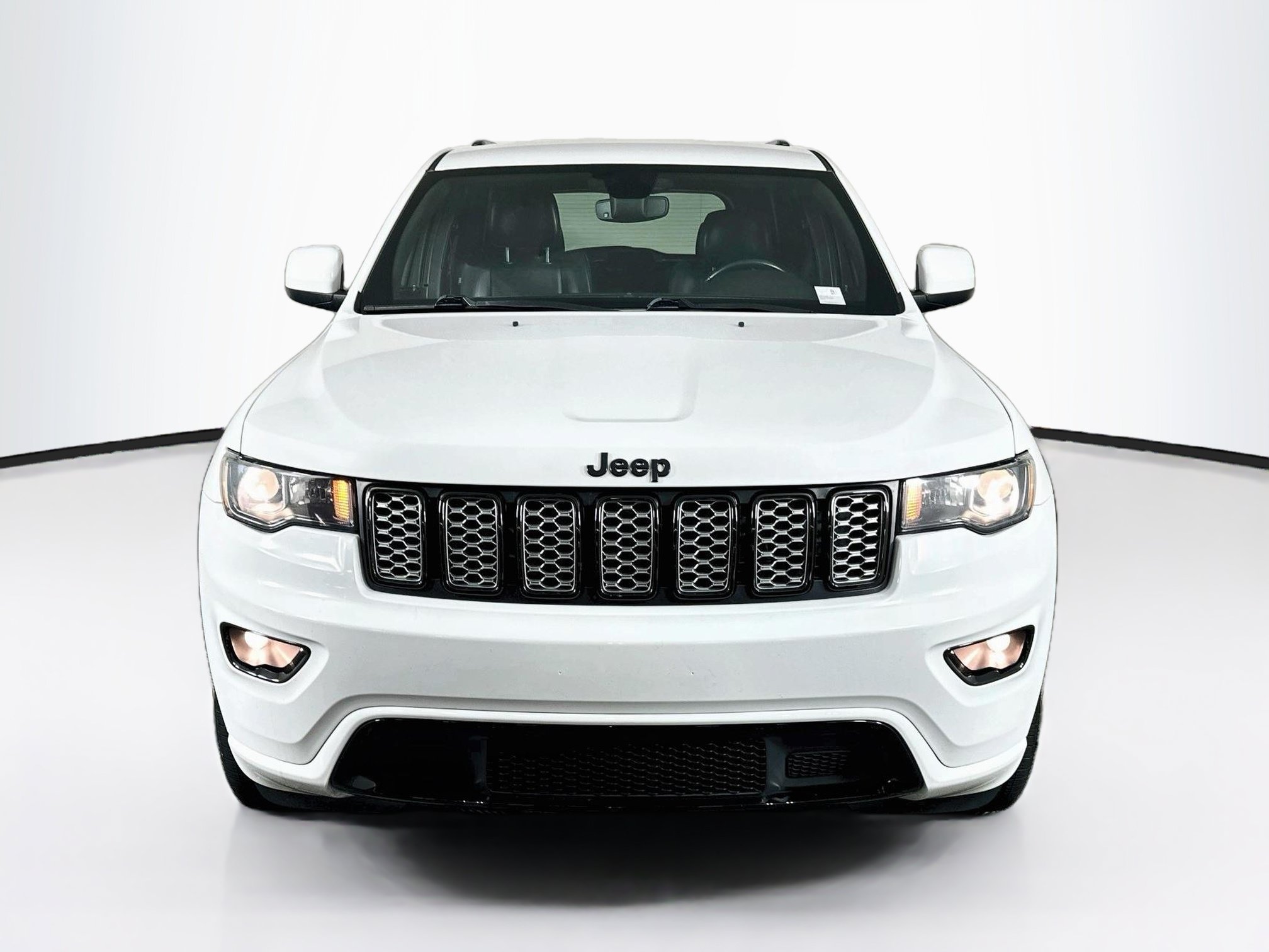 Used 2019 Jeep Grand Cherokee Altitude RWD image 2