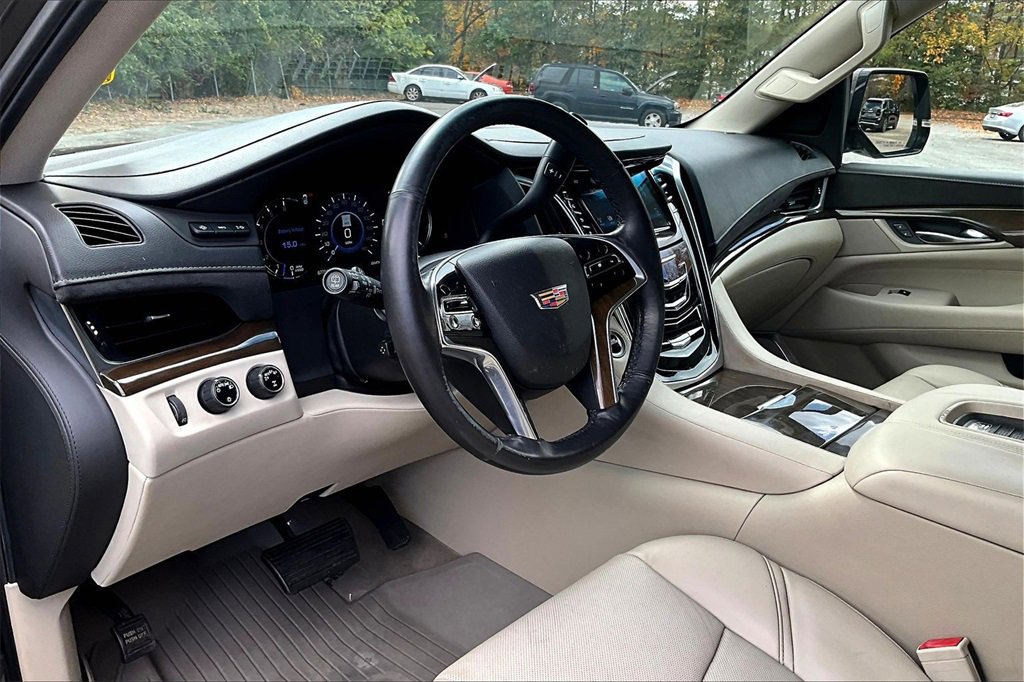 Used 2020 Cadillac Escalade Luxury image 15
