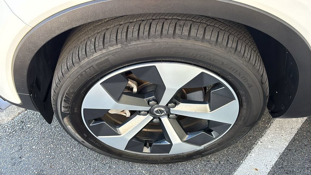 Certified 2025 Volvo XC40 B5 Core w/ Climate Package AWD/4WD image 32