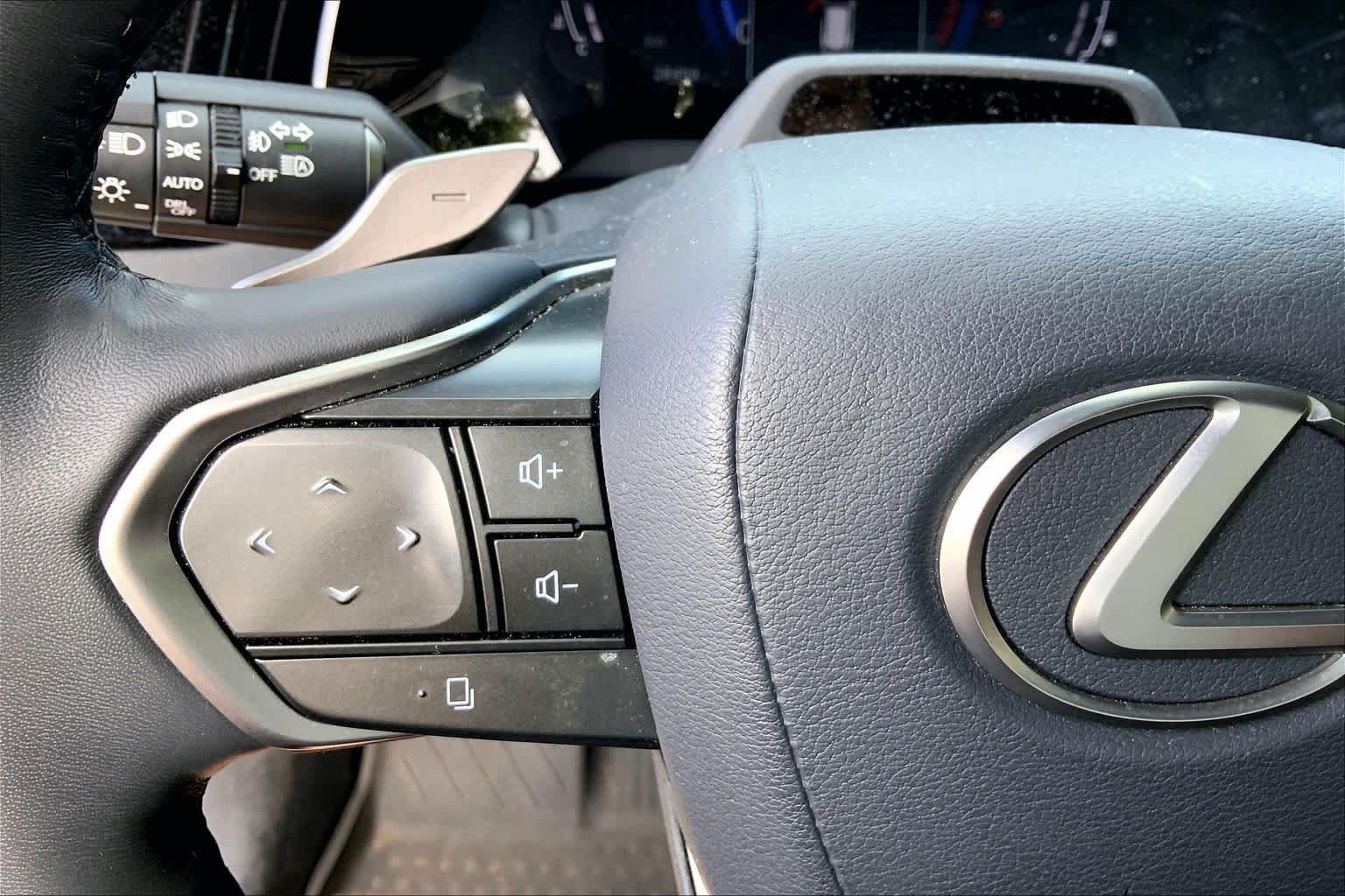 Used 2024 Lexus RX 350 AWD w/ Convenience Package image 24