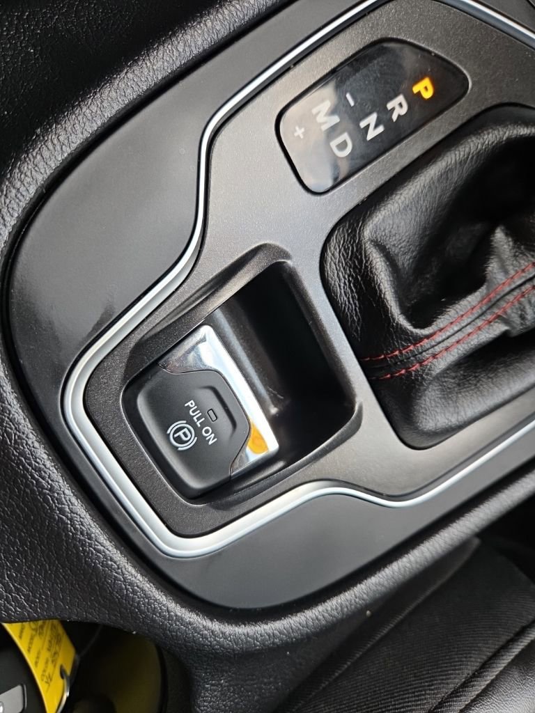 Used 2020 Jeep Cherokee Trailhawk w/ Technology Group image 38