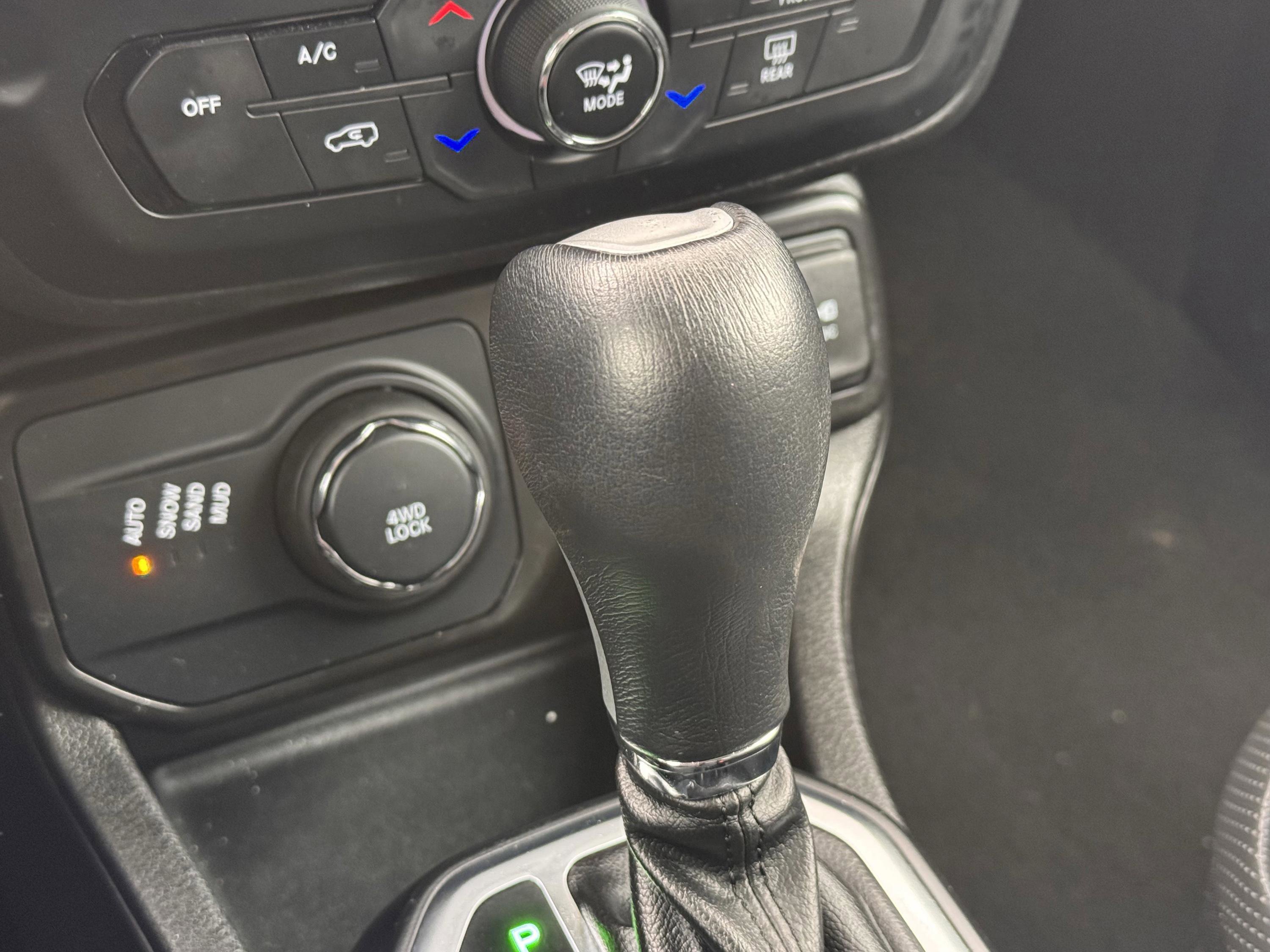 Used 2023 Jeep Renegade Limited image 23