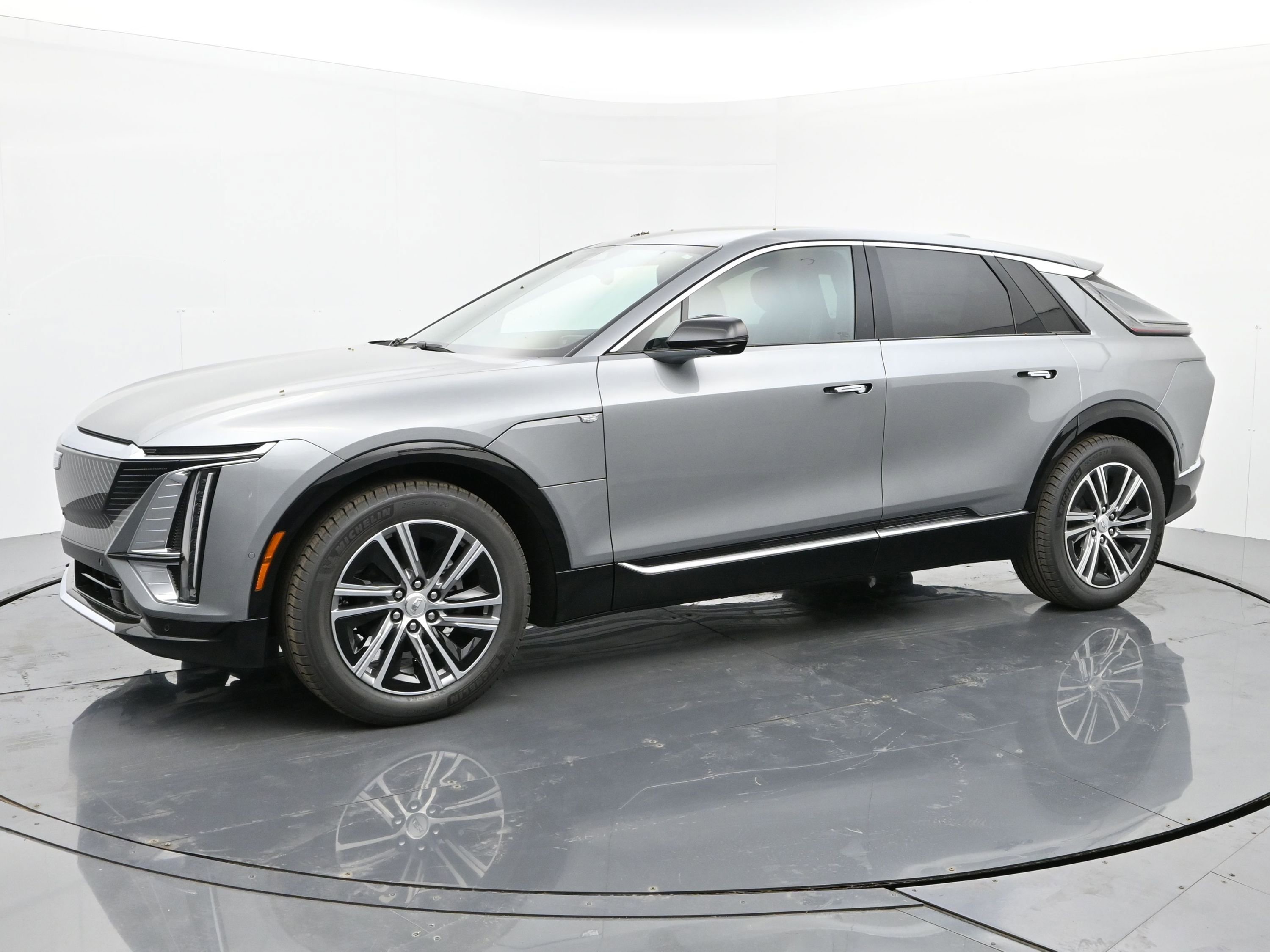 New 2025 Cadillac Lyriq Luxury image 2