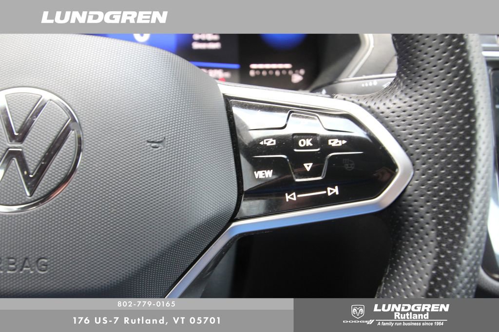 Used 2023 Volkswagen Tiguan SE R-Line AWD/4WD image 16