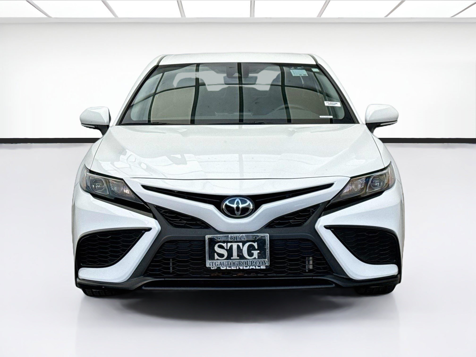 Used 2024 Toyota Camry SE FWD image 2