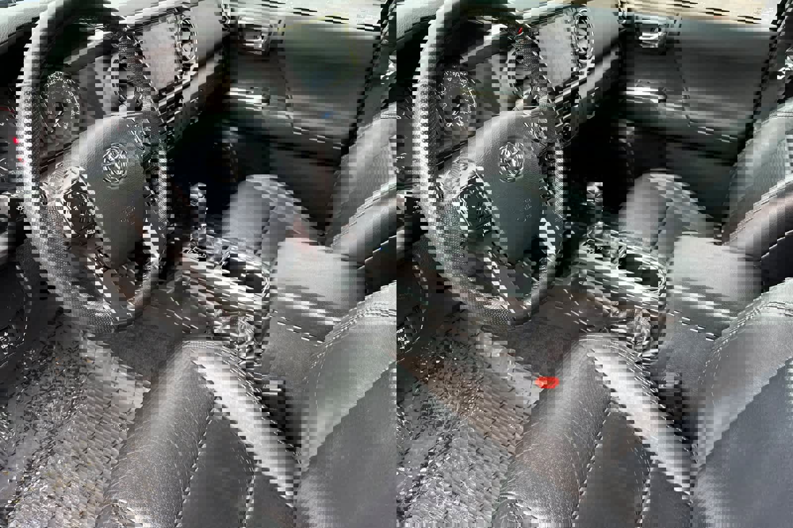 Used 2020 Toyota Tacoma TRD Off-Road w/ TRD Premium Off Road Package AWD/4WD image 11