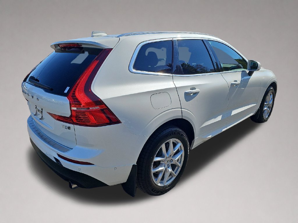 Used 2018 Volvo XC60 T5 Momentum w/ Vision Package AWD/4WD image 3