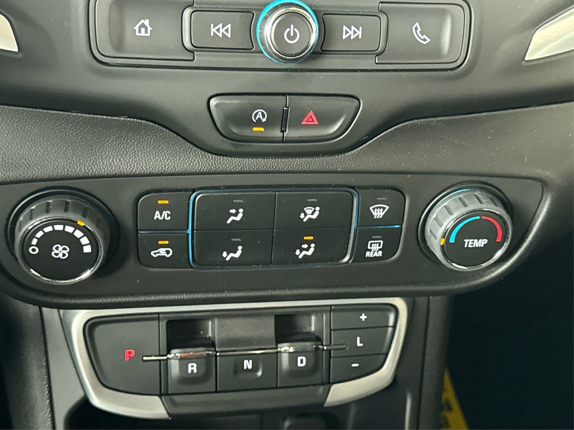 Used 2023 GMC Terrain SLE w/ Elevation Edition image 30