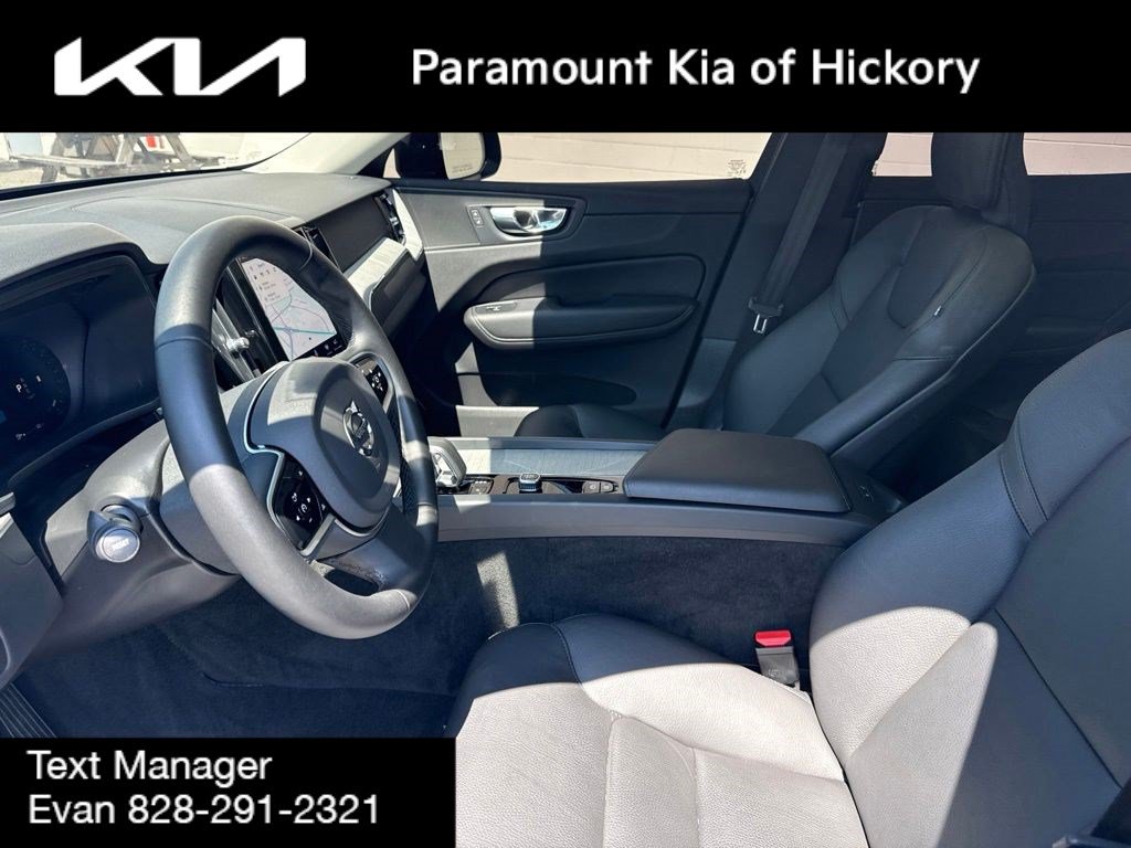 Used 2025 Volvo XC60 B5 Plus AWD/4WD image 21