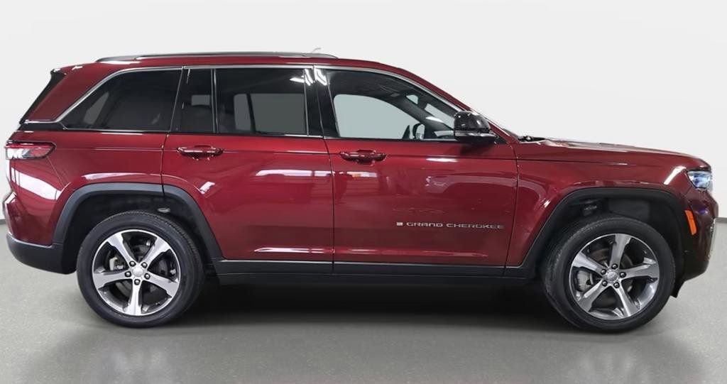 Used 2023 Jeep Grand Cherokee L Limited image 1